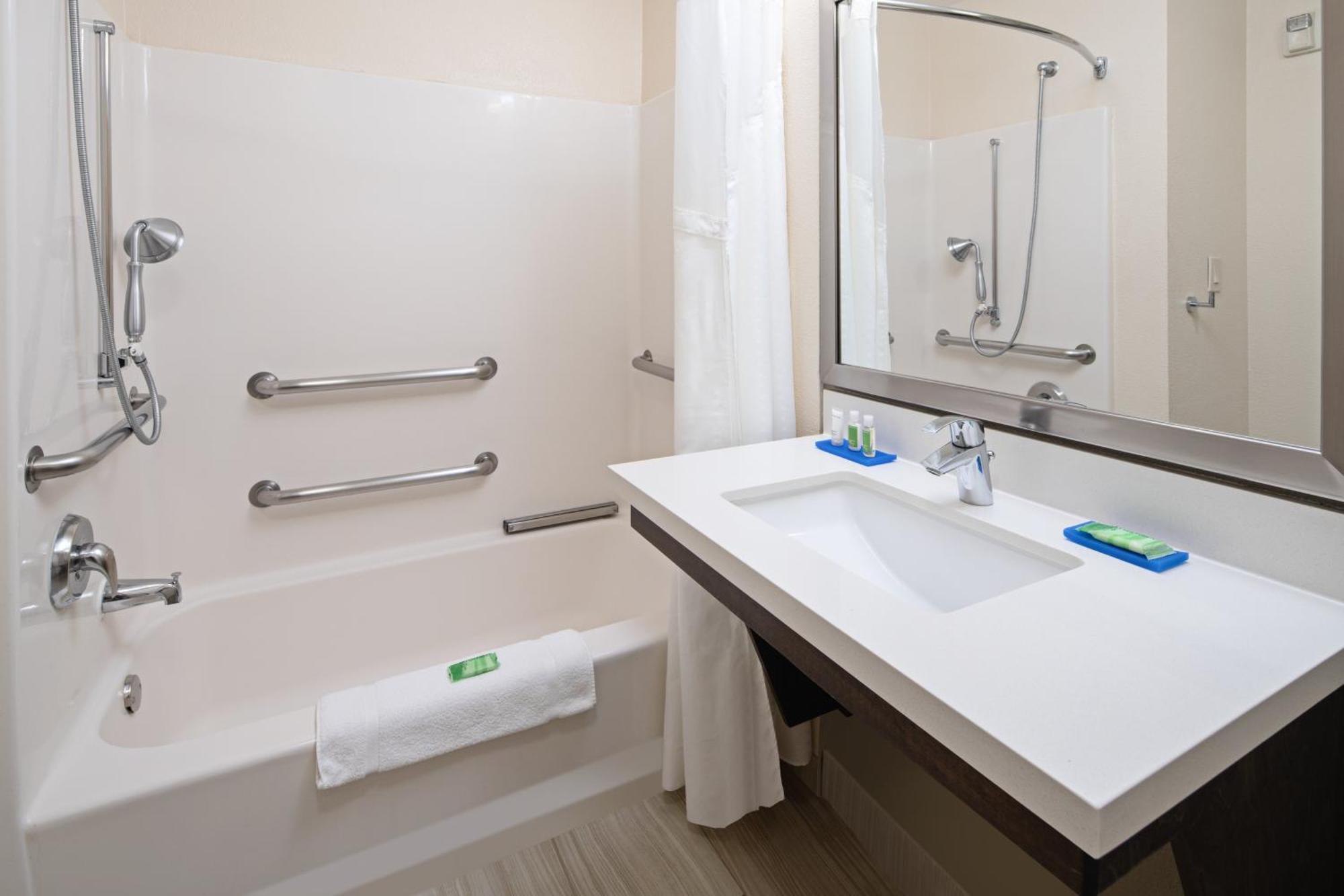 Best Western Valencia/Six Flags Inn & Suites Santa Clarita Exterior photo