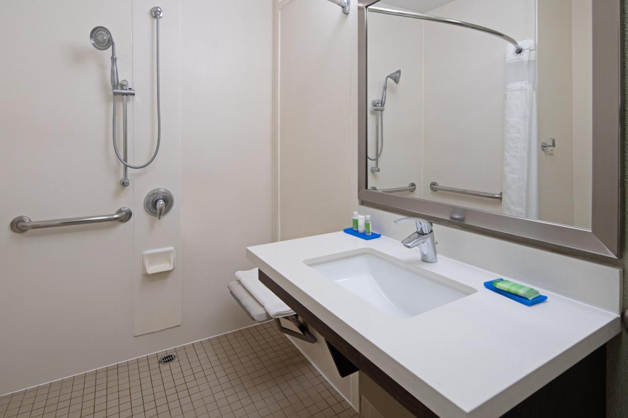 Best Western Valencia/Six Flags Inn & Suites Santa Clarita Exterior photo